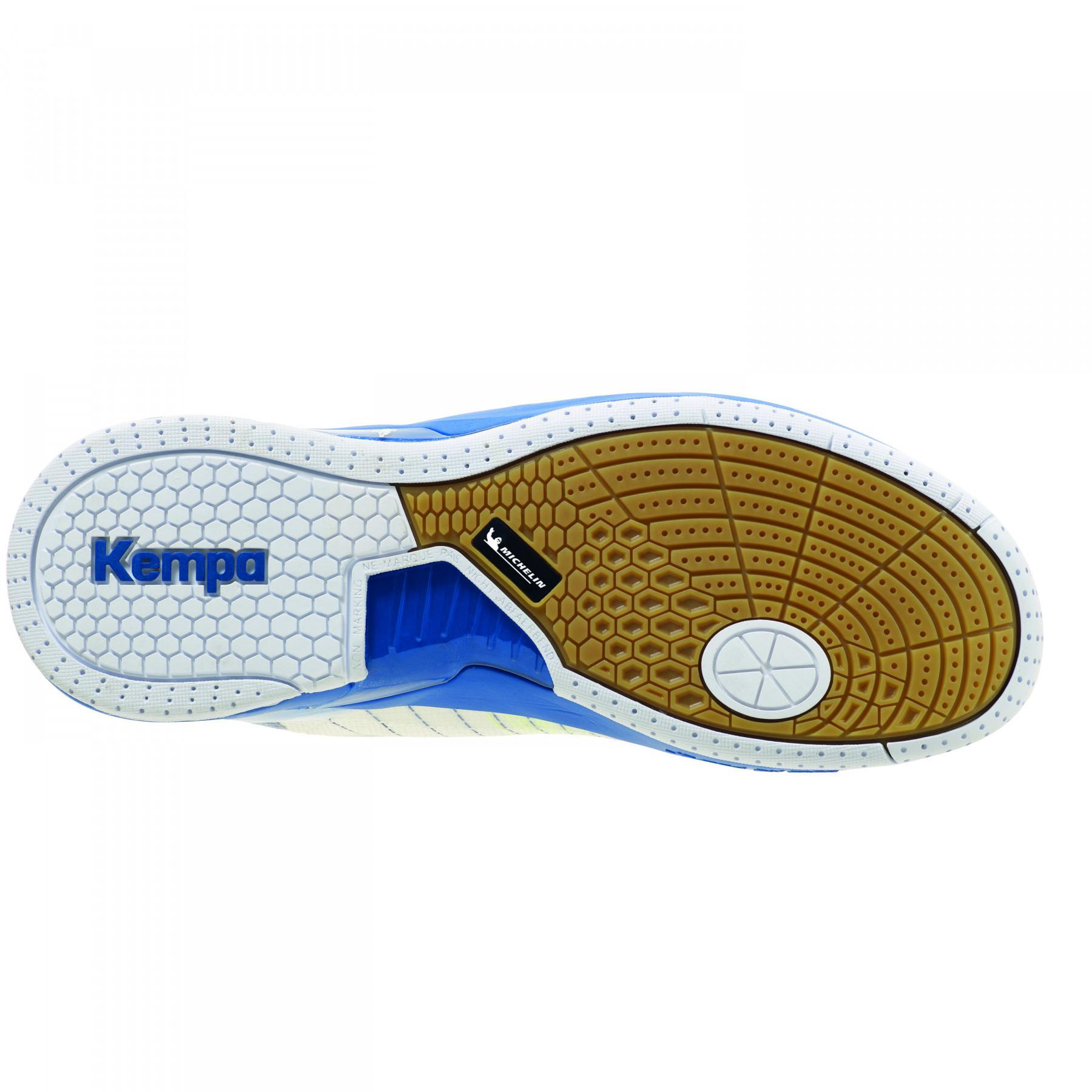 Schuhangriff auf zwei Konkurrenten Kempa